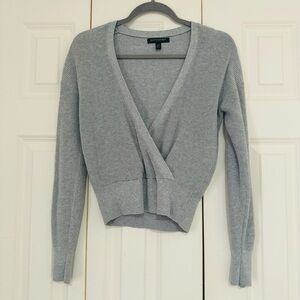 Banana Republic Women’s Gray Forever Wrap Low V-neck Pullover Sweater XS Petite